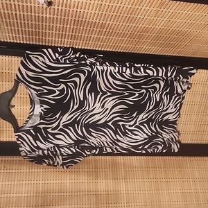 Lularoe womans size 2xl rounded neck slinky shirt black/white zebra print